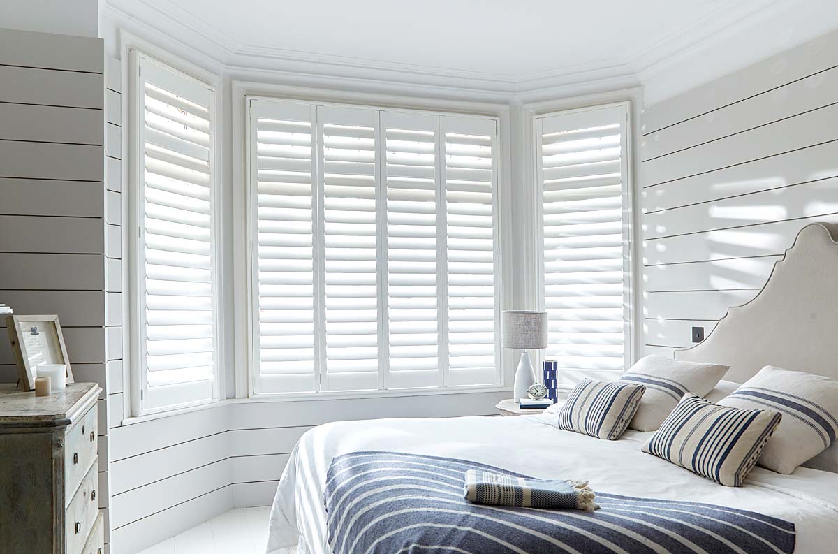 bedroom fitted with wooden shutters